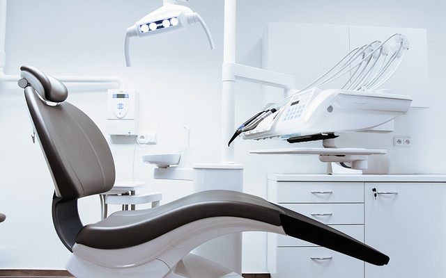 Krzesło w gabinecie dentystycznym